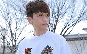 才被蘿拉騙3千萬！蔡阿嘎又遇股災「怒刪股市APP」 網笑：史上最慘