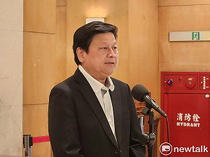 傅崐萁跑喜宴喊「讓我做滿四年」遭嗆快下台!網酸:花蓮王真的很怕