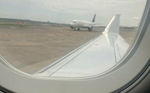 (影) 華府雷根機場再爆事故！美國航空公司2機機翼碰撞 其中一架載數個國會議員