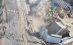 快訊》建築物陷落 路面變形! 韓京畿道地鐵施工現場坍塌 2工人失蹤