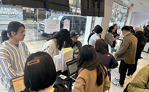 美國台僑罷免簽署快閃活動  關心台灣民主未來