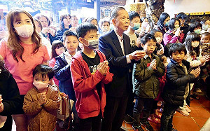 千名契子女回宮祝壽 感謝萬和宮媽祖保佑平安長大