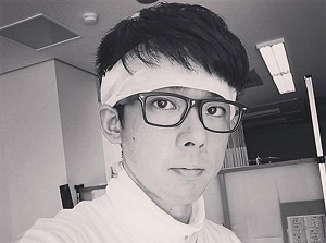 阿滴日本住院治療多年舊疾!「全身包繃帶」模樣曝光