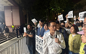 藍委到北檢力挺罷吳青年軍！沈伯洋：你們的聲援不過是另一種消費