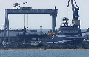 戰火下造巨艦！俄羅斯4萬噸級23900型兩棲突擊艦傳進入最終施工階段