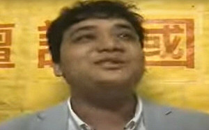 罷免綠委領銜人宋建樑應訊竟戴卐字臂章、舉納粹手勢！國民黨切割