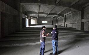 中二中演藝廳完工兩年半沒座椅、音響  議員陳政顯成功爭取1,600萬元補助