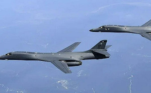 (影) 罕見! 美B-1B轟炸機抵日本執行戰略威懾 北韓跳出來開罵.... 