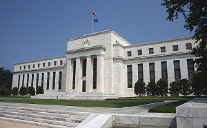 美聯儲跟川普唱反調 ! 通膨、失業、成長全崩 鮑爾警告：恐步經濟危機