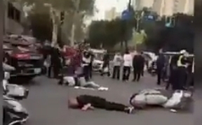 (影) 河南再傳「獻忠」! 車輛衝入群眾多人倒地 還有民眾故意撞交警