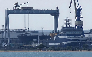 戰火下造巨艦！俄羅斯4萬噸級23900型兩棲突擊艦傳進入最終施工階段