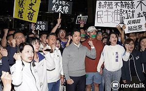 （影）快訊》抵北檢抗議！蔣萬安喊：推動倒閣 用國會改選對賴清德投不信任票