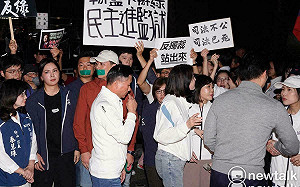 現身北檢20分快閃 蔣萬安離去時北市警局第一次舉牌警告