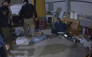 越式KTV毒趴窟藏身廠房！ 高市警逮40名越籍男女送辦  
