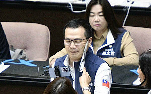 遭邱議瑩扇子打耳光 羅智強獲賠20萬：全數捐助「高雄雙罷劫」