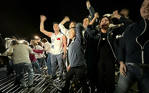 誰推倒北檢門外鐵柵拒馬？鍾沛君和謝龍介爭相在臉書「自首」