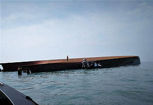悲劇!菲律賓海域挖沙船隻翻覆 中國和菲律賓人4死7失聯