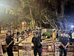 (影) 朱立倫高呼再集結北檢 現場冷清、藍軍支持者寥寥可數
