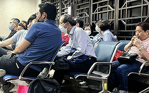 幕後》黃呂錦茹地方長期累積好人緣 丈夫、志工憂心苦等結果達8小時