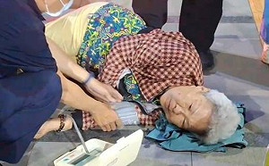 高雄雙罷劫三人地檢署受訊  85歲罷黃捷領銜人昏厥送醫 