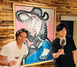 山下智久驚喜現身台北! 合體周董舉杯:一起度過的幸運一天