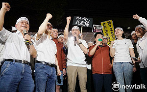 國民黨夜衝北檢  周偉航諷：場面冷清喊得像千軍萬馬  朱立倫號召如周天子舉烽火