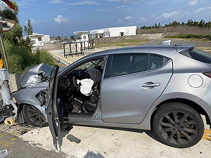 馬公1小時內接連多起車禍 小客車駕駛自撞命危