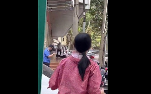 (影) 中國維權頻爆血腥事件! 女雇主因拒絕賠償遭砍死 官員當街被活活打死