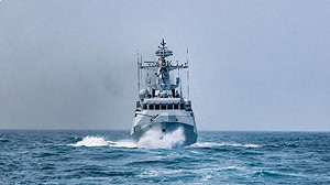 菲艦「硬闖」黃岩島與解放軍「硬碰硬」! 中專家:疑馬可仕為救低迷選情