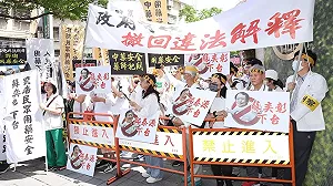 痛批衛福部放寬中藥販售資格 藥師公會快閃抗議:用藥安全不是兒戲