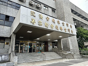 淡水男涉以門簾勒斃父親 士院判刑16年