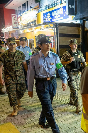 50年來第一次!美軍憲兵+日本警察沖繩鬧區聯合巡邏