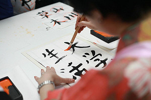 日政府調查近4成國民「感到孤獨」 越常使用手機越寂寞