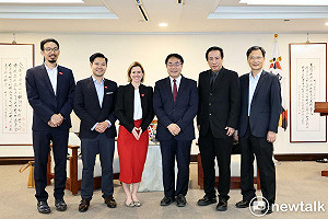 英國新任代表包瓊郁拜會黃偉哲  雙方期持續深化台英交流