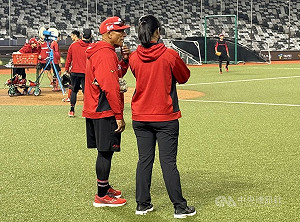 龍得點圈打擊率僅贏悍將 克魯茲助外角球適應力