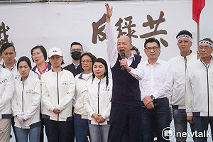 快訊》喻台人一手手榴彈一手和平鴿 韓國瑜嗆綠:打麻將只想打清一色