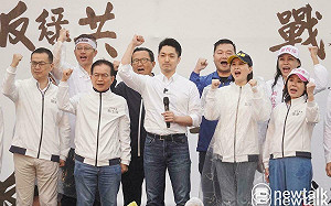 快訊》蔣萬安率北市立委議員登台 小草台下怒嗆「游淑慧下台」
