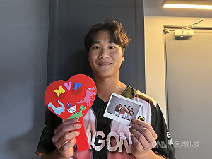 李超優化投球動作發揮優勢 中繼奪生涯首勝直呼感動