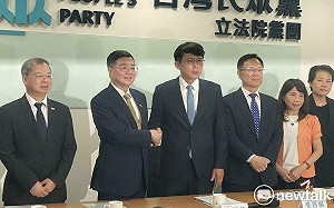 黃國昌:政院提4100億元特別條例、卻只有9條骨頭條文