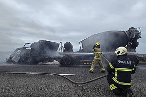 台61線七股段4車事故 疑攪拌車追撞工程車釀2死