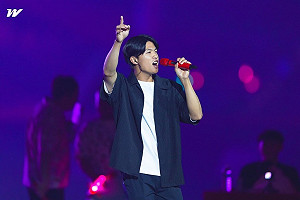 劉俊緯唱國台語老歌組曲炒氣氛 讚林智勝有放感情