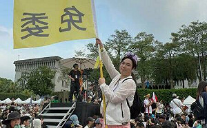 罷免李彥秀連署站全台唯一24hrs不打烊「港湖除銹」志工熬夜收件