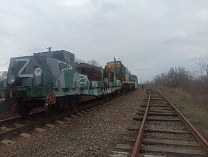 當作衝鋒、掃雷神器? 俄「古董」裝甲列車現戰場被炸翻 專家:有這新用途....