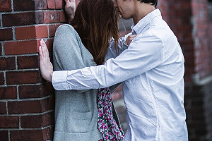 假借請喝飲料搭訕　載正妹到土地公廟性侵！已婚三寶爸：要養孩子沒錢賠