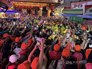 白沙屯媽祖進香啟程 「粉紅超跑」36小時衝北港