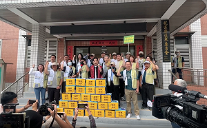 (影)罷免傅崐萁二階送件「 夾道歡呼」  林俊憲：活人連署才能這麽有活力