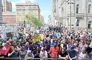 （影）全美勞動節爆發大規模抗議 律師與工人齊聲捍衛勞工權益 