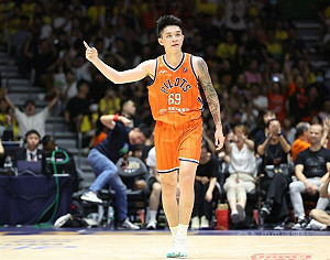 PLG盧峻翔全票蟬聯年度MVP 隊友伯朗摘年度洋將