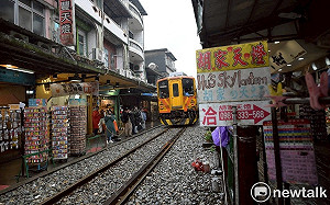 十分老街突發生火災！台鐵平溪線北上、南下延誤 14時恢復營運