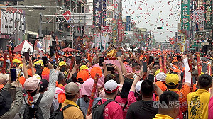 白沙屯媽祖飆速36小時抵北港  數十萬人夾道迎接
